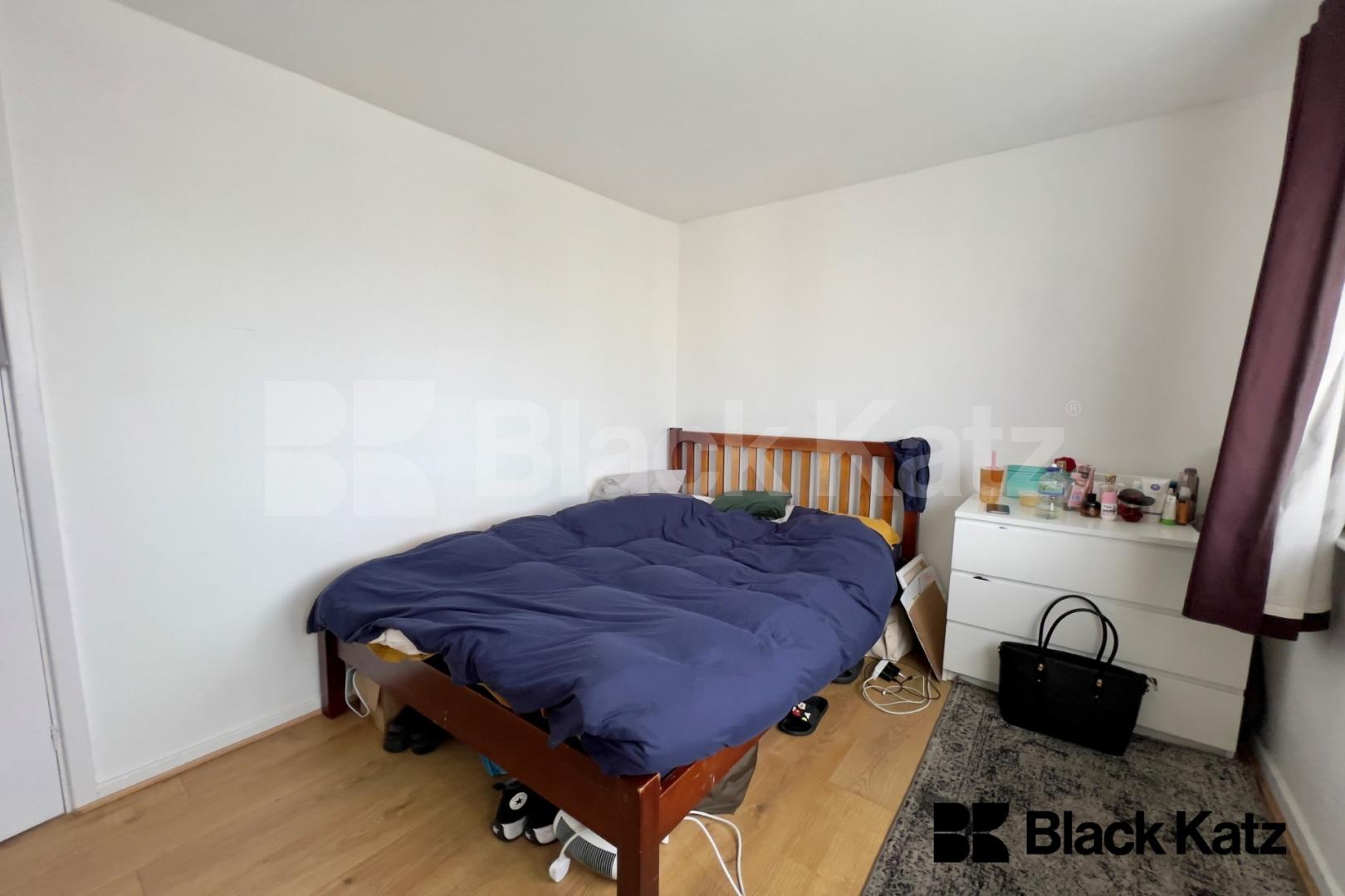 Generous duplex apartment with balcony  Coopers Road, Bermondsey